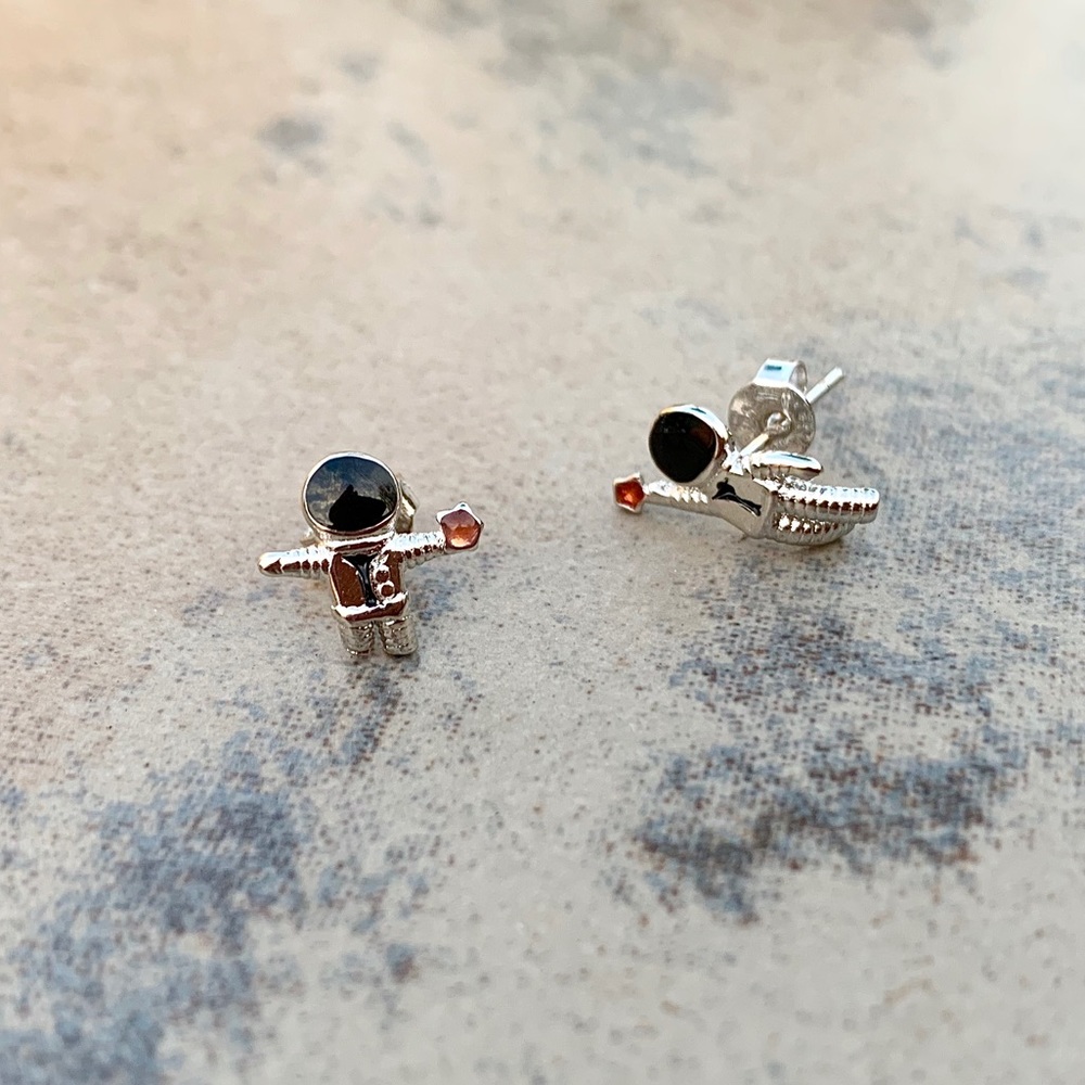 ASTRONAUT ASYMMETRIC EARRINGS - Picture 7 of 10
